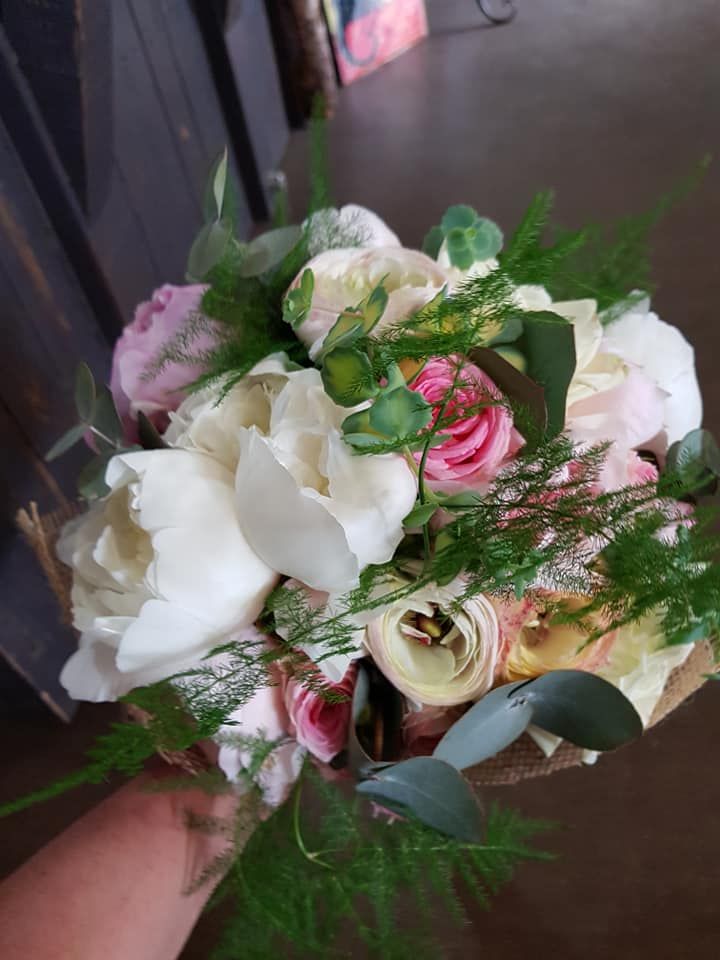 composition de bouquet de mariée rond avec vertige à langres