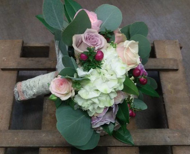 composition de bouquet de mariée rond avec vertige à langres