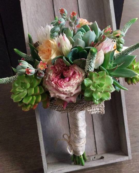 composition de bouquet de mariée rond avec vertige à langres