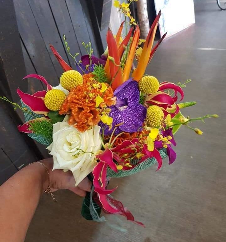 composition de bouquet de mariée rond avec vertige à langres